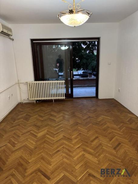  POLUNAMEŠTEN JEDNOIPOSOBAN PET FRIENDLY STAN SA PARKINGOM NA BULEVARU PATRIJARHA PAVLA