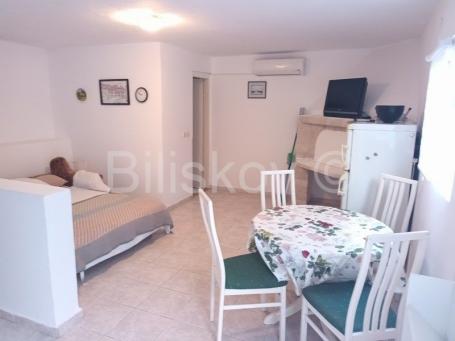 Hvar, prodaja jednosoban stan 48 m2 na 1. katu zgrade