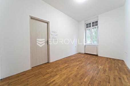 Osijek, Gornji grad, potuno renovirani dvoetažni stan površine 70 m²