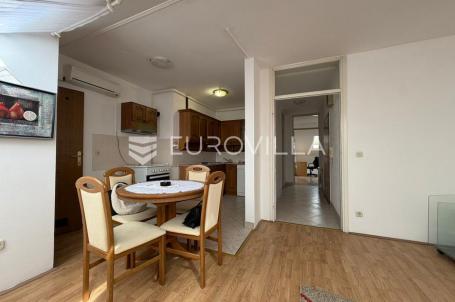 Đakovo, Centar, trosoban stan 61 m² sa spremištem