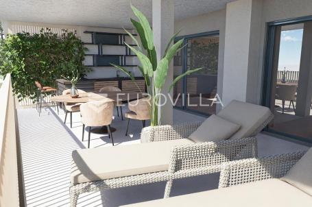 Istra, Umag, luksuzan stan s terasom i garažnim mjestom, S306