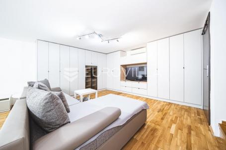 Zagreb, Centar, Draškovićeva, dvoetažan trosoban stan površine 85 m² strogi centar grada
