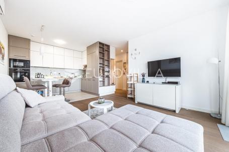 Zagreb, Heinzelova, VMD novogradnja, trosoban stan 84,13 m² 2 parkinga u garaži