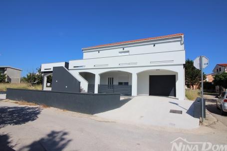 Apartman 80 metara od mora – 1 Kat s garažom 