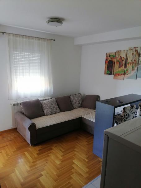 Kompletno opremljen 1.5 stan Ledine (okretnica 71)