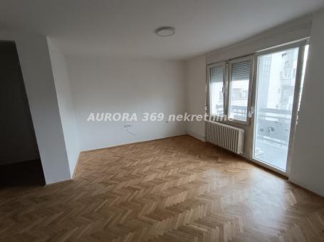 NOVI SAD, BULEVAR OSLOBODJENJA. RENOVIRAN, TROSOBAN STAN, 64m2