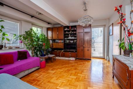 Dvosoban  stan  kod  Doma zdravlja, I  sprat, lift, 54 m2