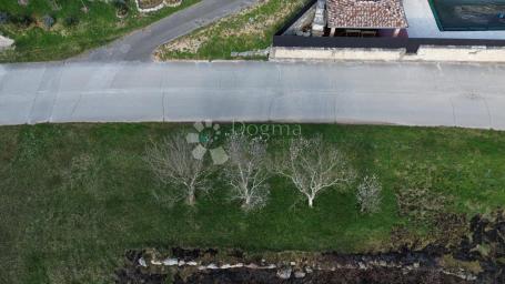 Građevinsko zemljište sa građevinskom dozvolom i plaćenim komunalijama Šušnjevica - 529 m2