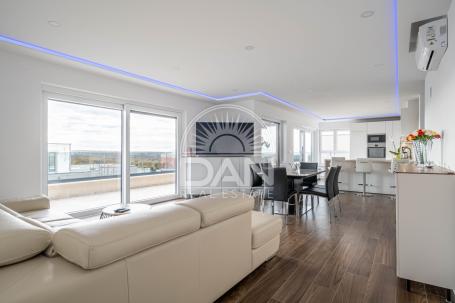 Poreč okolica, moderan penthouse sa pogledom na more 