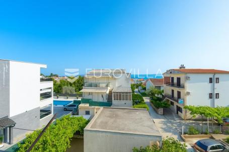 Kaštel Stari, trosoban stan površine 81.88 m² i poslovni prostor površine 32.65 m²