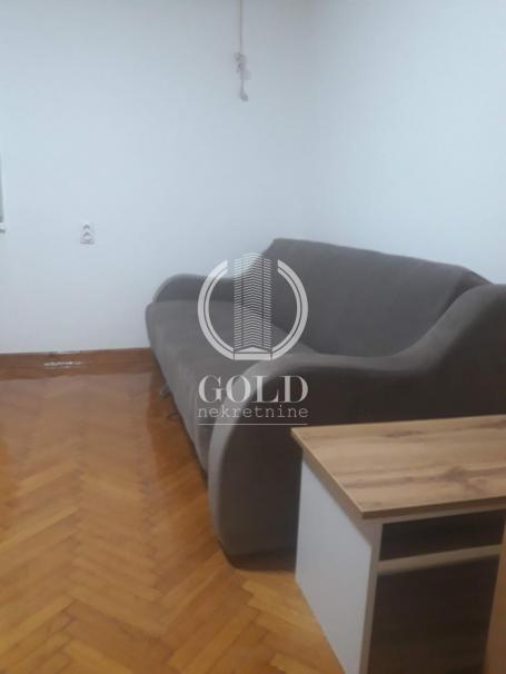 Izdaje se 1.5 stan: Novi Sad-Rotkvarija: 31.00m2, 300 eur ID#12314