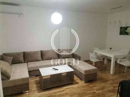 Izdavanje stana-Dvosoban, Petrovaradin, 400eur sa parking mestom ID#7612
