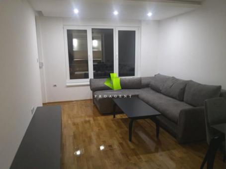 Moderno uređen četvorosoban stan na keju ID#8415