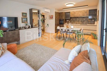 Split, Žnjan prodaja stan 76,50 m2 + 2 parkinga