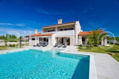 Prodaja, Jurišići, samostojeća vila površine 400m2, bazen, konoba