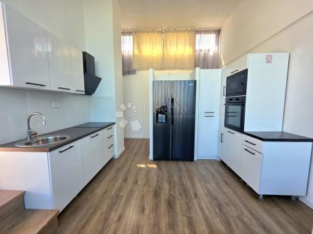 PRODAJA, Stan, Karlovac, NKP 50m² + 20m² terase, Grabrik