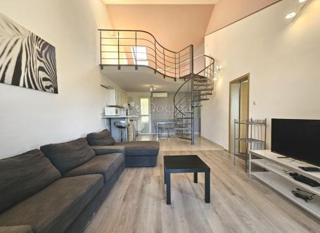  2SS+DB, pogled more,  centar