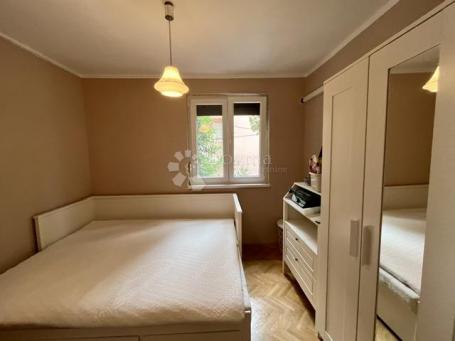 Jadranovo, apartman sa visokim potkrovljem i garažom