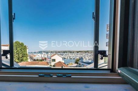 Biograd na Moru, Trosoban stan 90,54 m² u centru grada, 50m od mora
