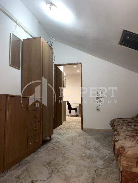 Izdaje se jednoiposoban stan na Bulevaru Nemanjića, 41m2!