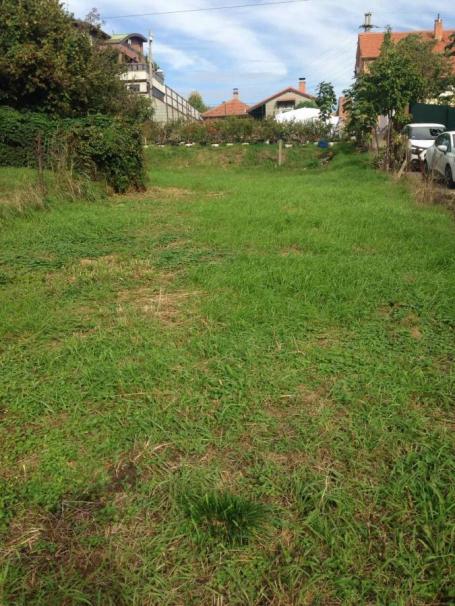 Plac 6 ari - miran i obasjan plac na Miljakovcu 3