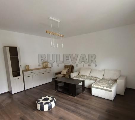 Izdaje se odličan stan na Panteleju, 90m2
