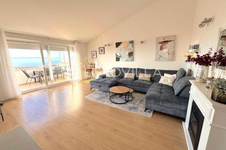 Split, Žnjan penthouse od 119,6 m² s pogledom na more i 2 parkirna mjesta