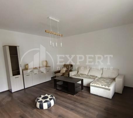 Izdaje se odličan stan na Panteleju, 90m2