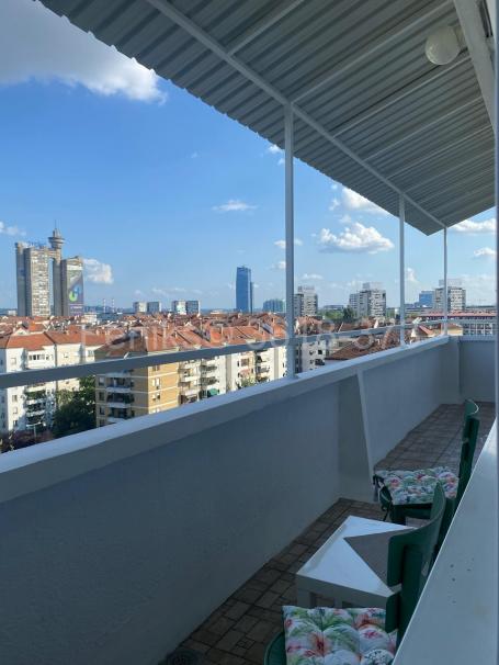 Izuzetan stan sa panoramskim pogledom u srcu Novog Beograda