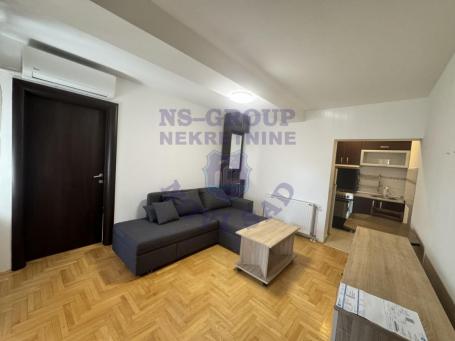 Kompletno namešten dvosoban stan u blizini Somborske rampe. 