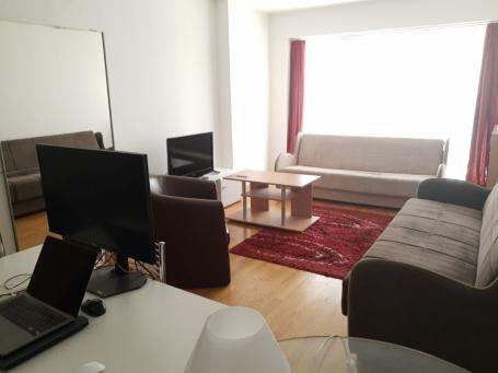 Izdaje se kompletno namešten jednosoban stan površine 33 m² u ulici Avgusta Cesa