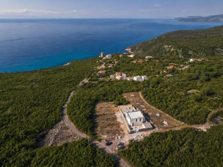 URBANIZOVANO ZEMLJIŠTE 600 m² SA POGLEDOM NA MORE – ZAGORA, KOTOR | HITNA PRODAJA | ODLIČNA INVESTIC