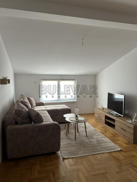 Izdaje se odličan dvoiposoban stan u centru Niša, 54m2