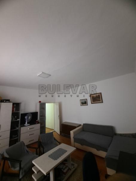 Izdaje se odličan, jednosoban stan u blizini Pravnog fakulteta, 44m