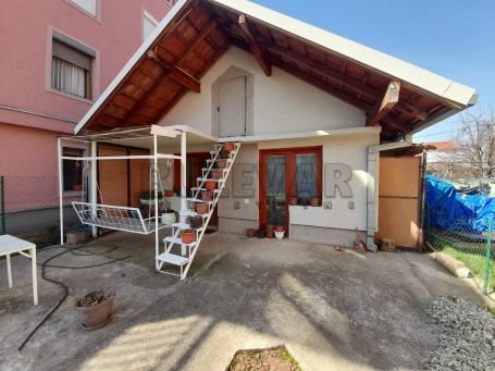 Izdaje se prizemna kuća u naselju Brzi brod, 30m2
