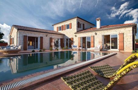 SAMO U NAŠOJ AGENCIJI!!!SVETVINČENAT, luksuzna villa na velikoj okućnici