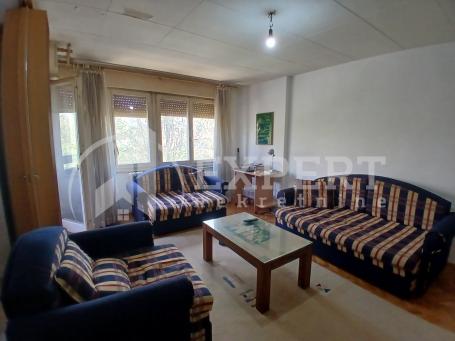 Izdaje se trosoban stan pored pijace Boško Buha, 69m2