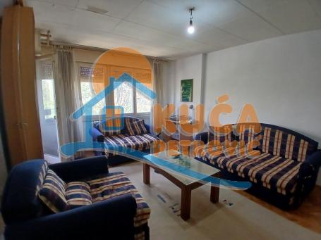 Izdaje se trosoban stan pored pijace Boško Buha, 69m2