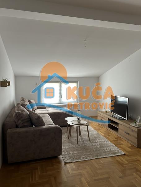 Izdaje se odličan dvoiposoban stan u centru Niša, 54m2