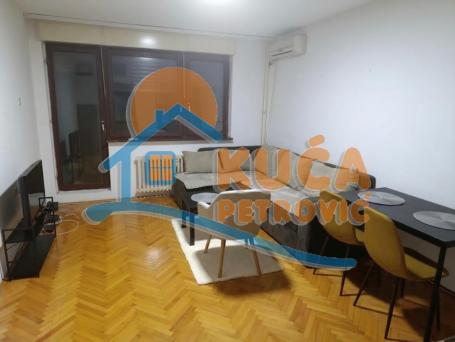 Izdaje se odličan stan na Bulevaru Nemanjića, 28m2