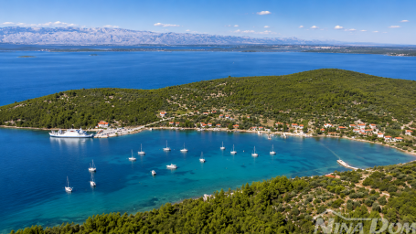 Hrvatska – Dugi otok | 1. red do mora građevinsko zemljišta

Opis: