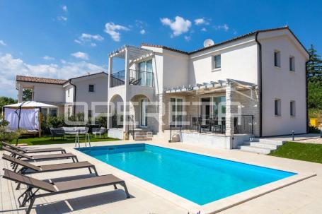 Moderna vila s bazenom u blizini mora – istočna Istra

