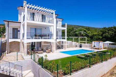 Vila s bazenom i spektakularnim pogledom na more i Raški zaljev

