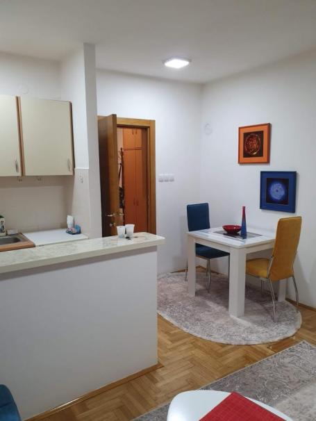 Garsonjera 26 m², Grbavica, Novi Sad, 4/5 sprat