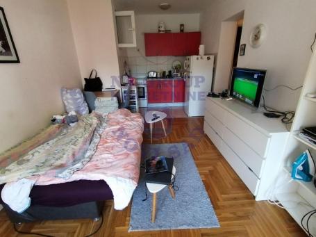Garsonjera od 25m2 u lepom delu grada na Podbari!