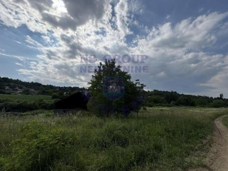 Odličan građevinski plac u Sremskoj Kamenici! 10439m