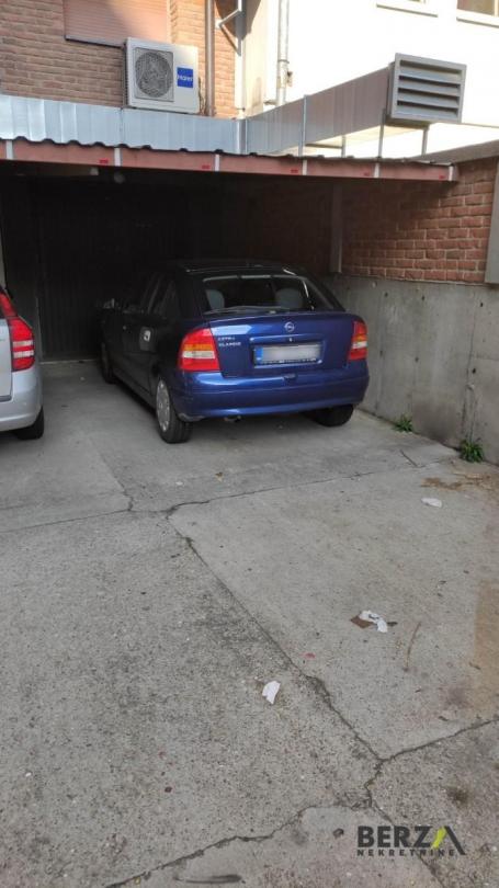  PARKING MESTO U DVORIŠTU ZGRADE - KOSANČIĆ IVANA