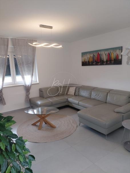 Valbandon – stan 75 m²  s balkonom i parkirnim mjestom
