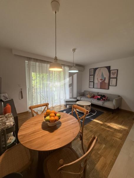 Trosoban stan, Centar, 68m2