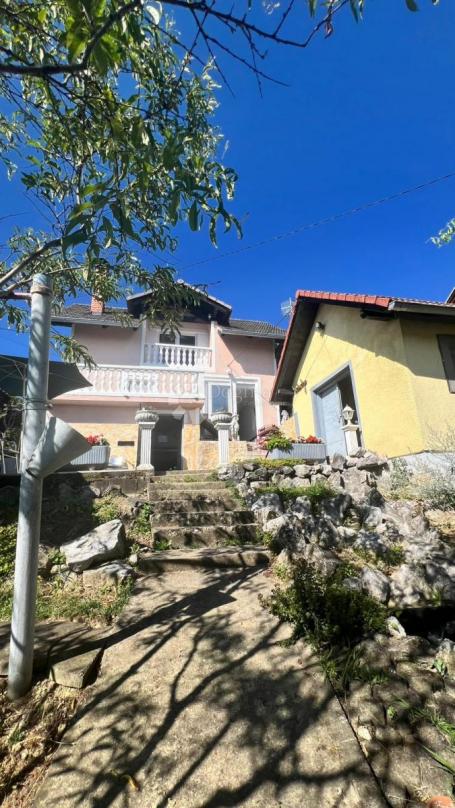 Kuća za odmor s velikom okućnicom i voćnjakom